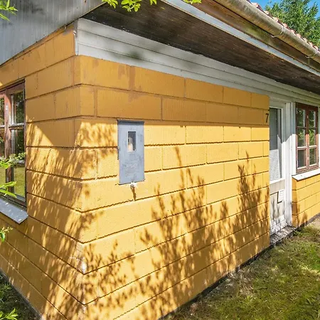 6 Person In Hojslev-by Traum