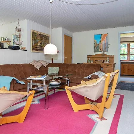 6 Person In Hojslev-by Traum *